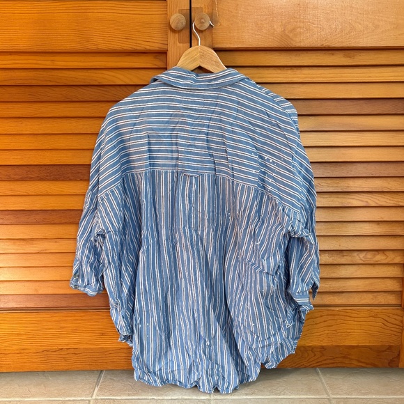 Quarter Sleeve Button Up - Picture 2 of 3